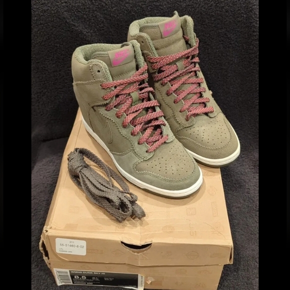 NWT Nike Sky Hi High Dunk Leather Wedge Shoes 'Medium Olive' Size 8.5 - Picture 2 of 9